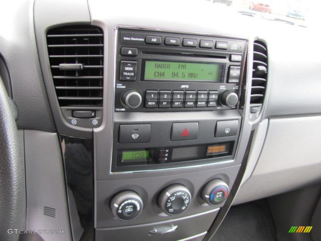 2008 Kia Sorento EX 4x4 Controls Photo #38661418