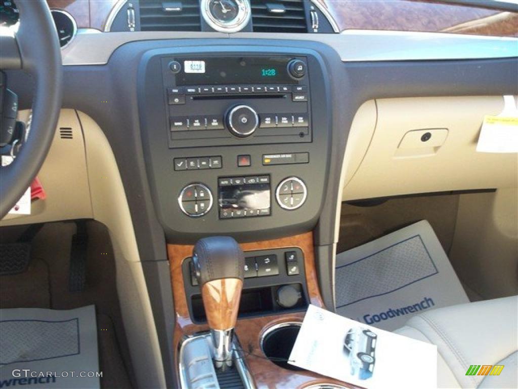 2011 Buick Enclave CXL AWD Controls Photo #38661730