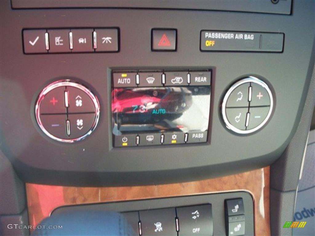 2011 Buick Enclave CXL AWD Controls Photo #38661854