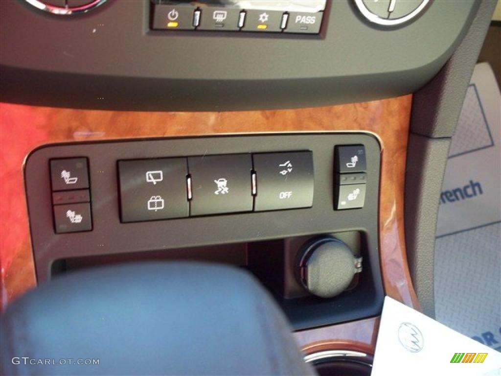 2011 Buick Enclave CXL AWD Controls Photo #38661878