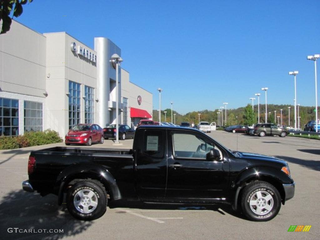 2007 Frontier SE King Cab 4x4 - Super Black / Graphite photo #2