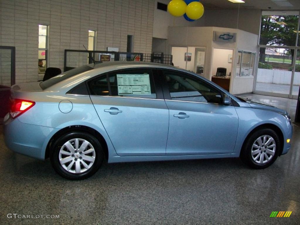 2011 Cruze LT - Ice Blue Metallic / Jet Black photo #6