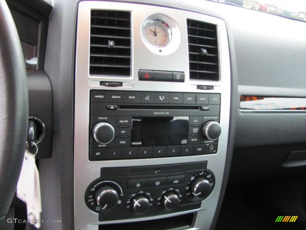 2008 Chrysler 300 C HEMI Controls Photo #38665358