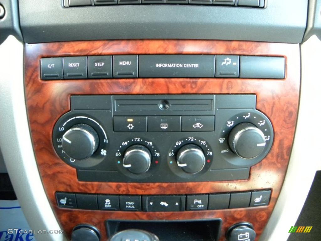 2006 Jeep Commander Limited Controls Photo #38667562