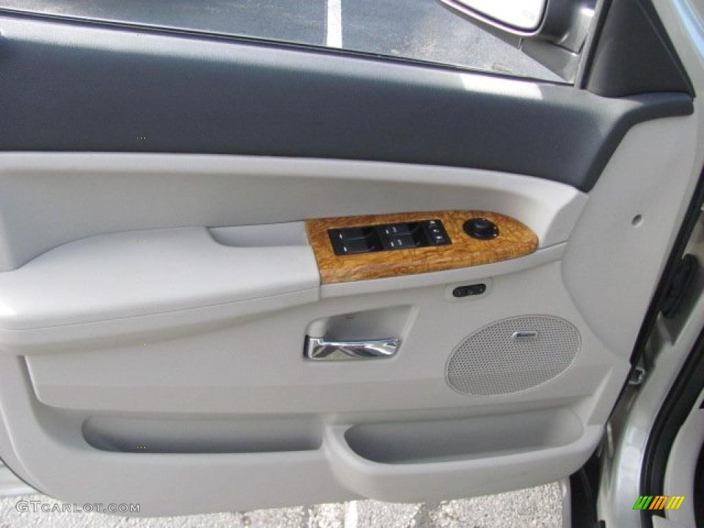 2008 Jeep Grand Cherokee Limited 4x4 Dark Slate Gray/Light Graystone Door Panel Photo #38668554