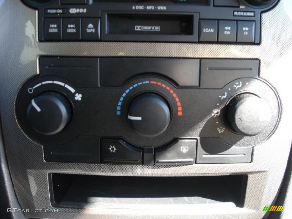 2007 Chrysler 300 Standard 300 Model Controls Photo #38668826