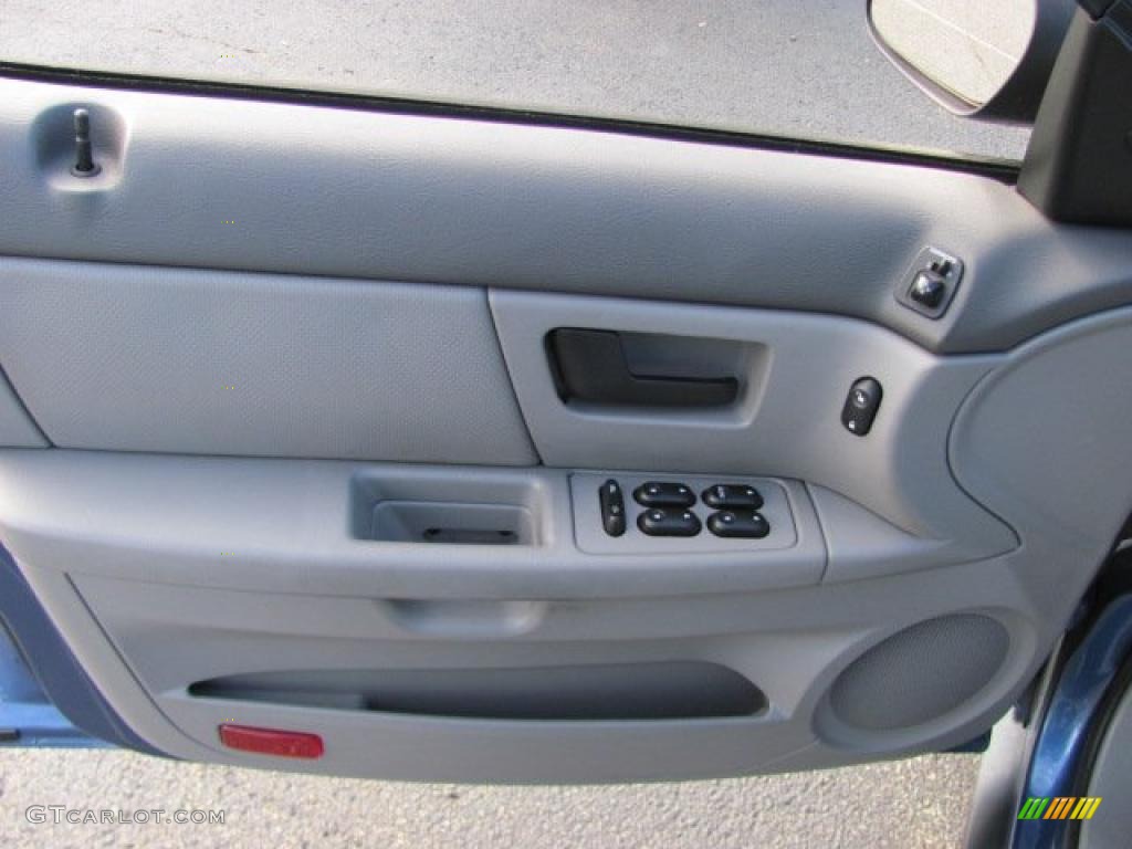 2004 Ford Taurus SE Sedan Medium Graphite Door Panel Photo #38668926