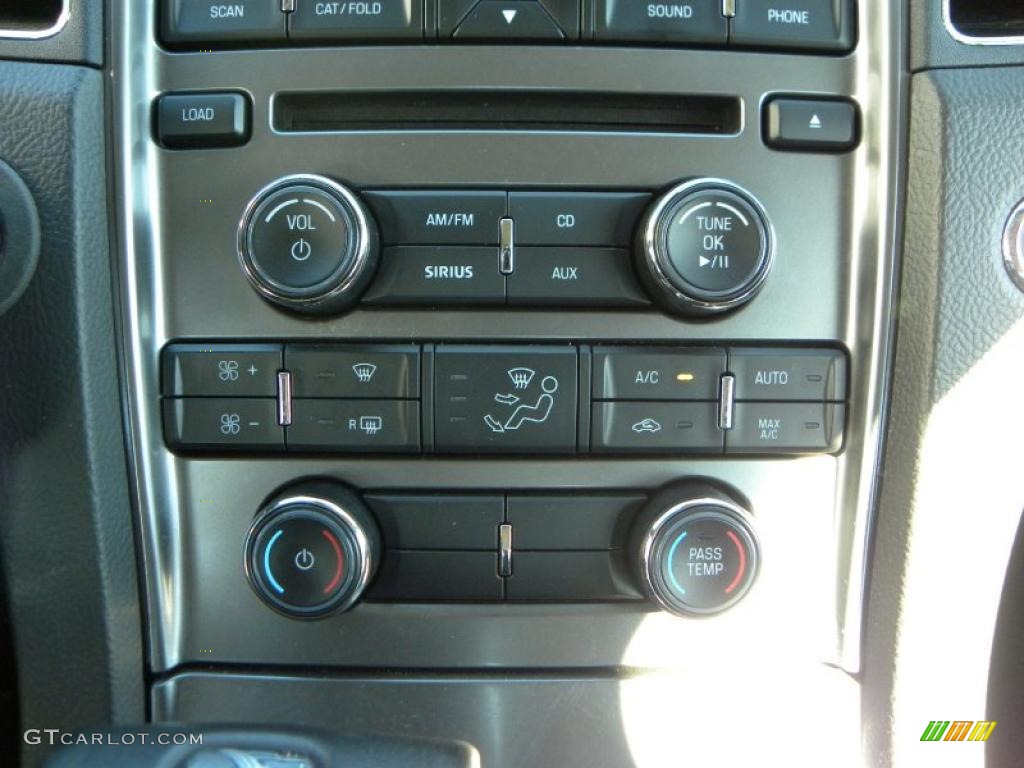 2010 Ford Taurus Limited Controls Photo #38669022