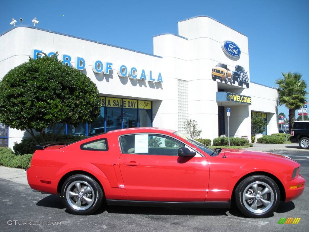 2006 Mustang V6 Deluxe Coupe - Torch Red / Light Parchment photo #2