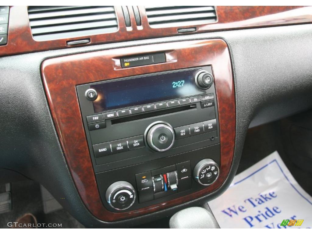 2010 Chevrolet Impala LT Controls Photo #38672527
