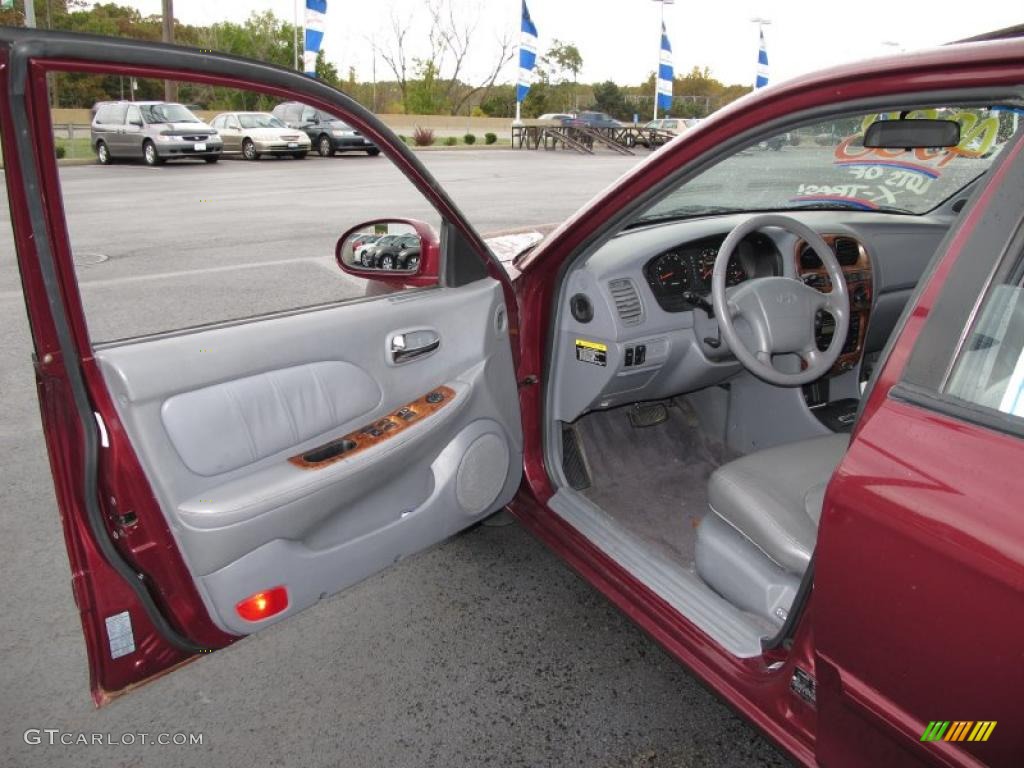 Gray Interior 2000 Hyundai Sonata GLS V6 Photo #38672939