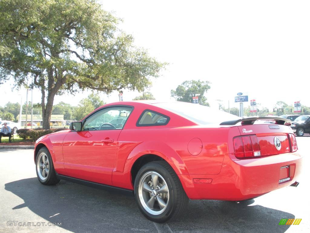 2006 Mustang V6 Deluxe Coupe - Torch Red / Light Parchment photo #5
