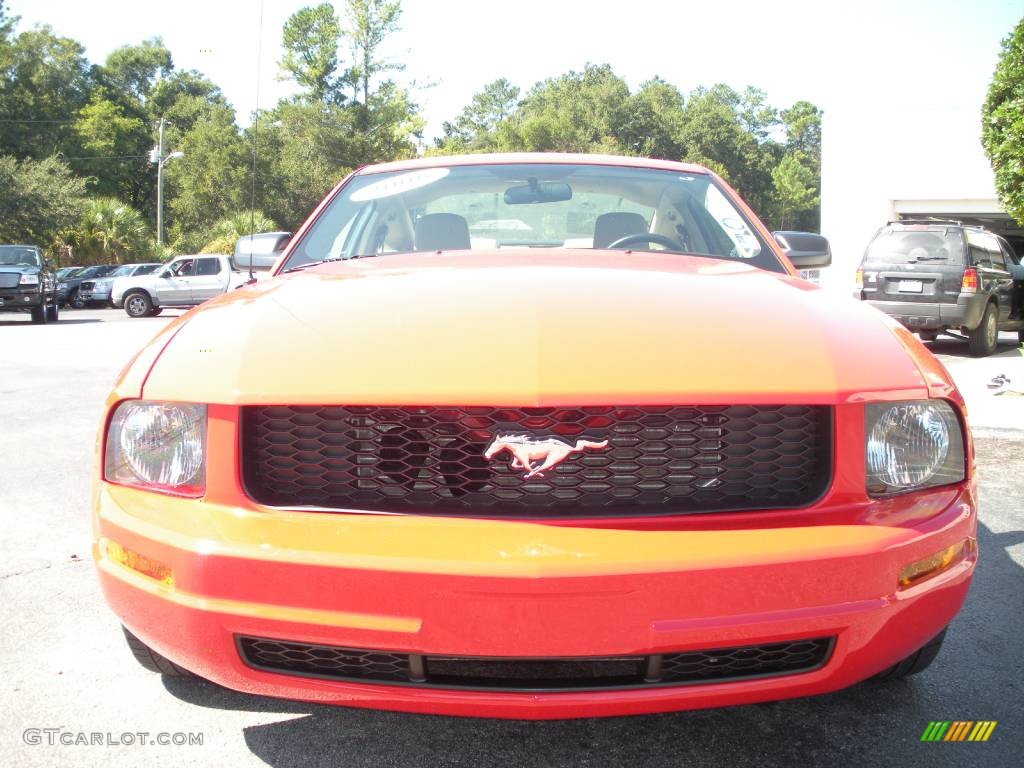 2006 Mustang V6 Deluxe Coupe - Torch Red / Light Parchment photo #8