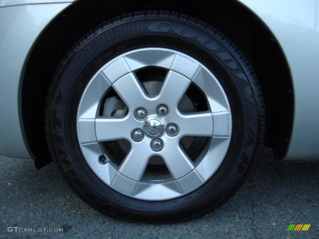 2005 Toyota Prius Hybrid Wheel Photo #38676138
