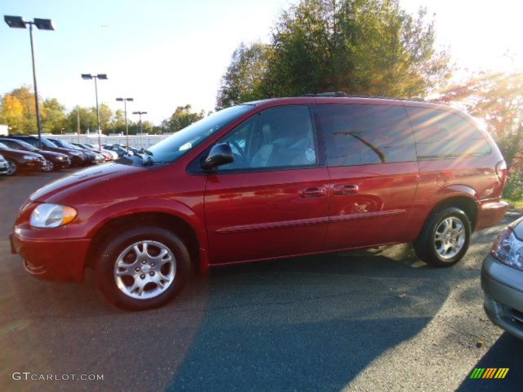 2003 Grand Caravan EX - Inferno Red Tinted Pearl / Taupe photo #2