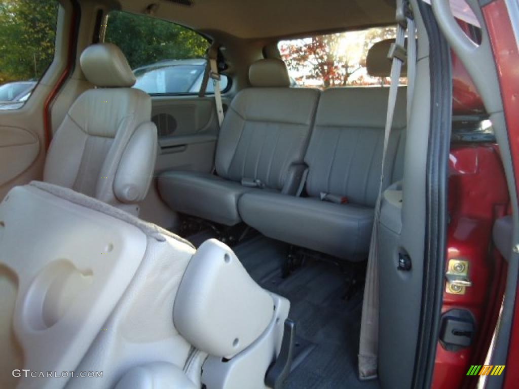 2003 Grand Caravan EX - Inferno Red Tinted Pearl / Taupe photo #9