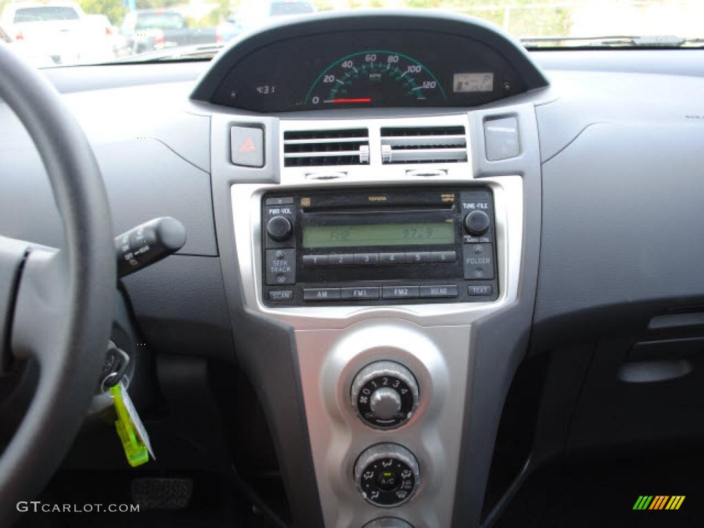 2008 Toyota Yaris 3 Door Liftback Controls Photo #38676998