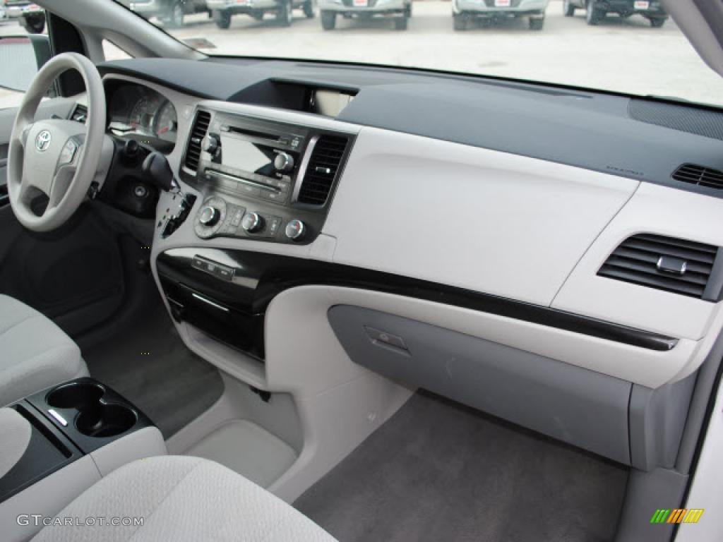 Light Gray Interior 2011 Toyota Sienna LE Photo #38679390