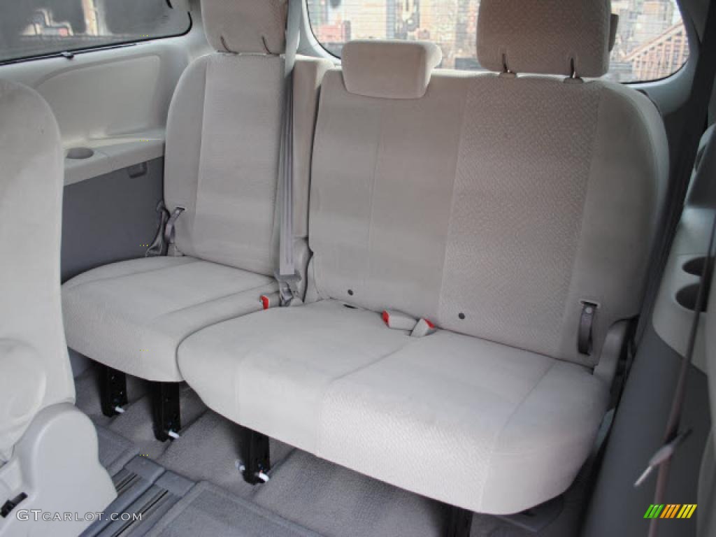 Light Gray Interior 2011 Toyota Sienna LE Photo #38679498