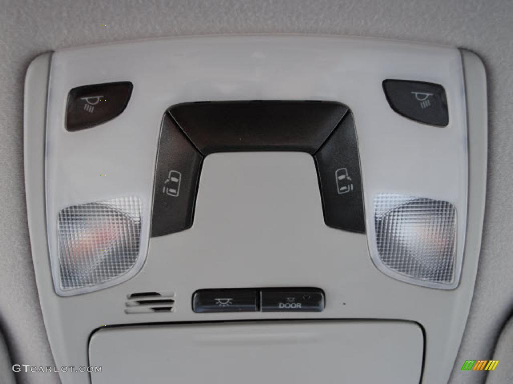 2011 Toyota Sienna LE Controls Photo #38679666