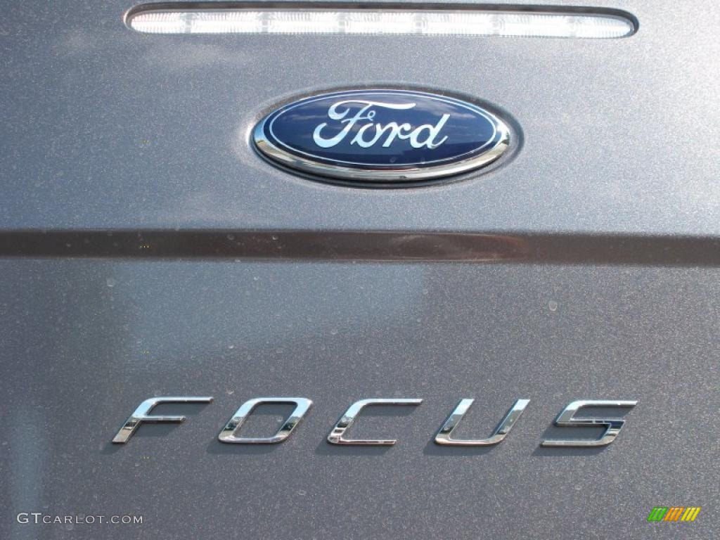2011 Focus SE Sedan - Sterling Gray Metallic / Charcoal Black photo #4