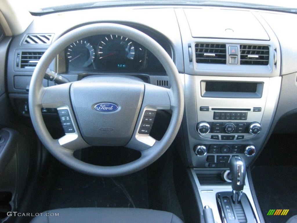 2011 Fusion SE - Tuxedo Black Metallic / Charcoal Black photo #24