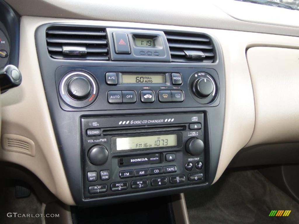 2002 Honda Accord EX V6 Sedan Controls Photo #38685286