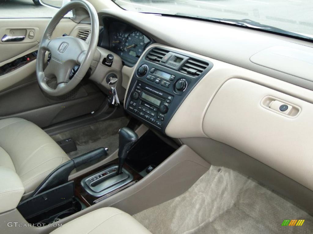 2002 Accord EX V6 Sedan - Taffeta White / Ivory photo #25