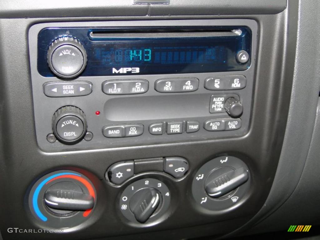 2005 Chevrolet Colorado LS Crew Cab Controls Photo #38685598