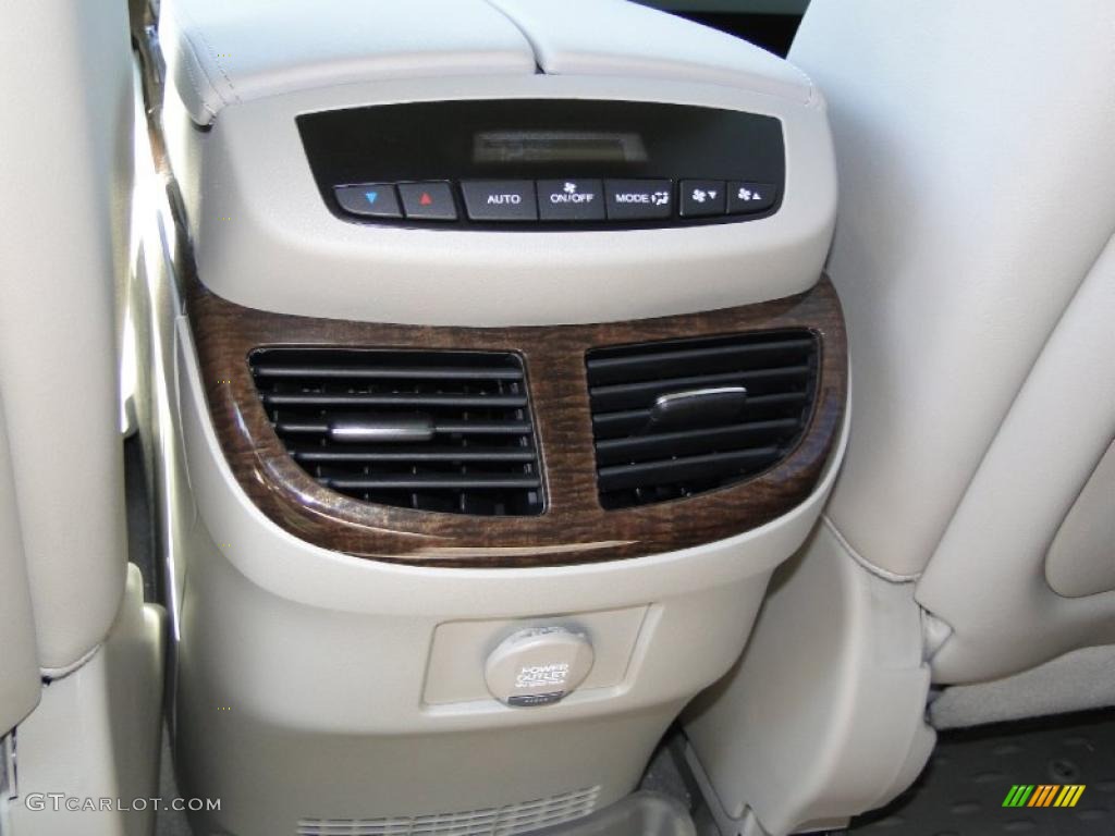2010 Acura MDX Technology Controls Photo #38685802