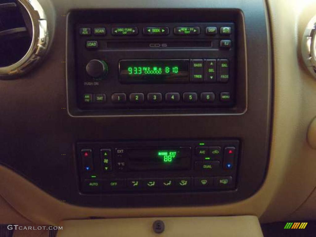 2005 Ford Expedition Eddie Bauer Controls Photo #38689184