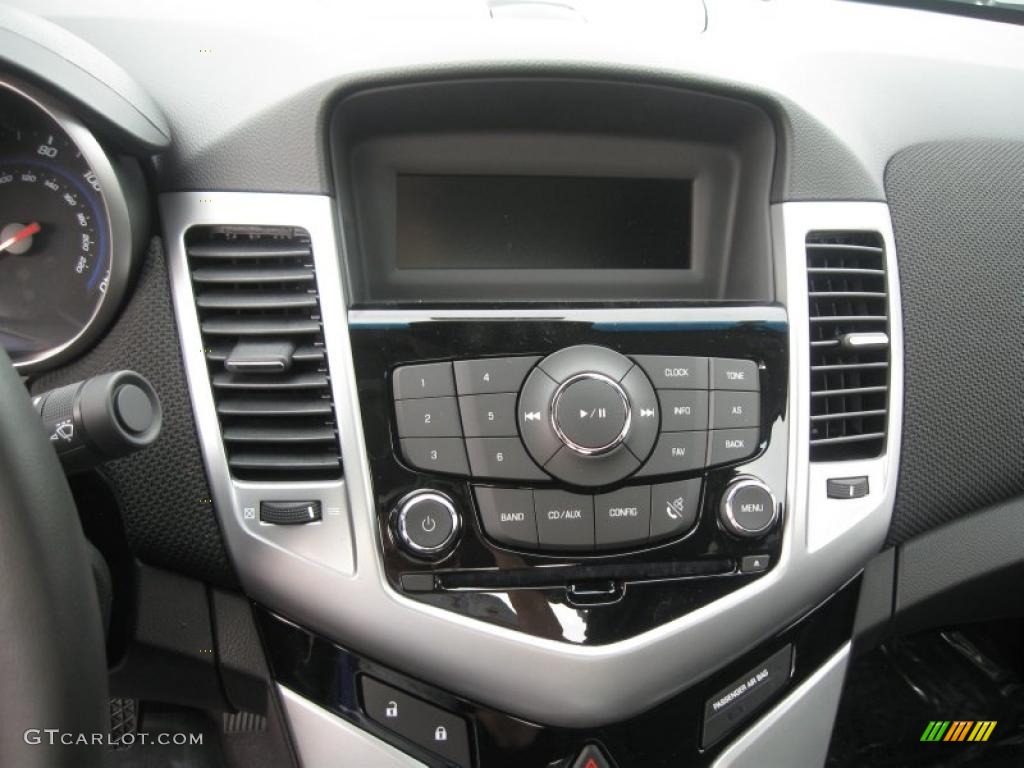 2011 Chevrolet Cruze LT Controls Photo #38692010