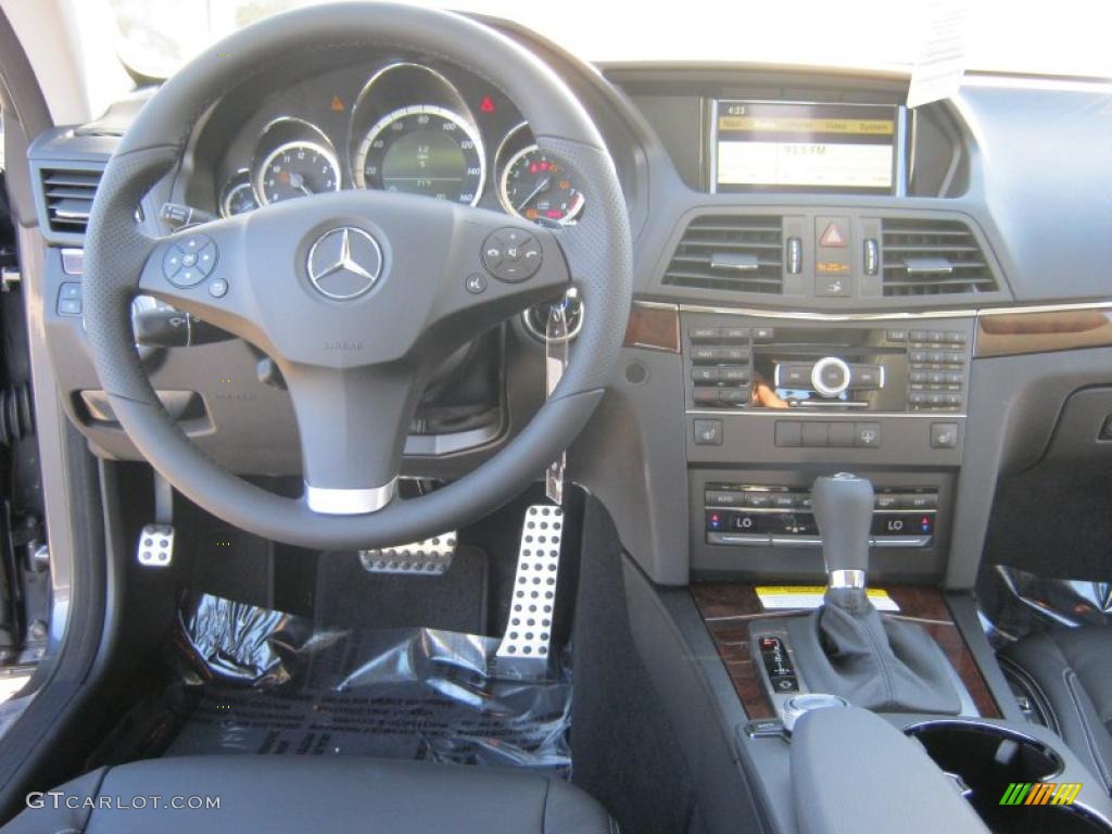 2011 Mercedes-Benz E 350 Coupe Controls Photo #38692326