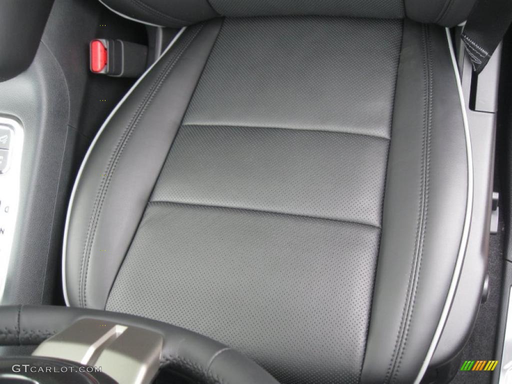 Black Interior 2011 Jeep Grand Cherokee Overland 4x4 Photo #38692790