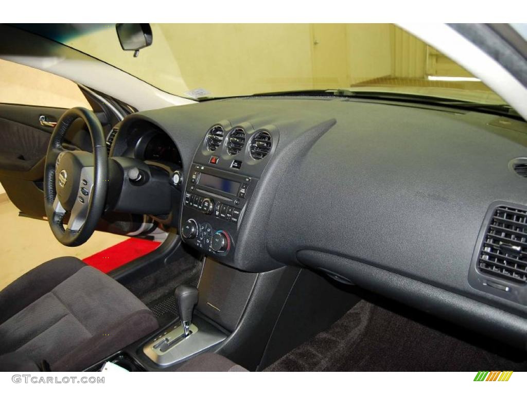 2008 Altima 2.5 S - Radiant Silver Metallic / Charcoal photo #25