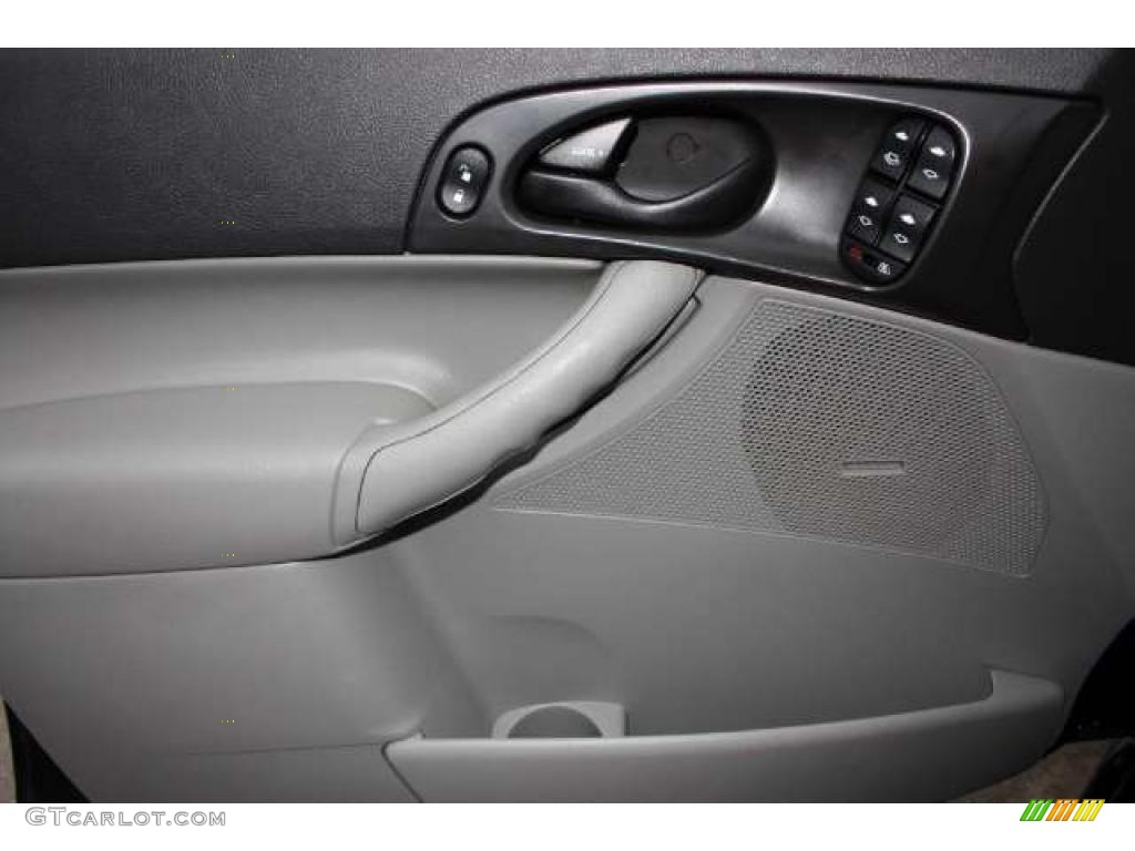 2007 Focus ZX4 SE Sedan - Liquid Grey Metallic / Charcoal/Light Flint photo #13