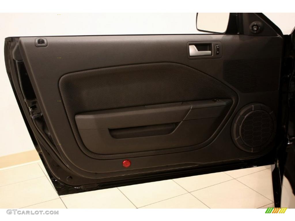 2006 Ford Mustang GT Premium Coupe Dark Charcoal Door Panel Photo #38696243