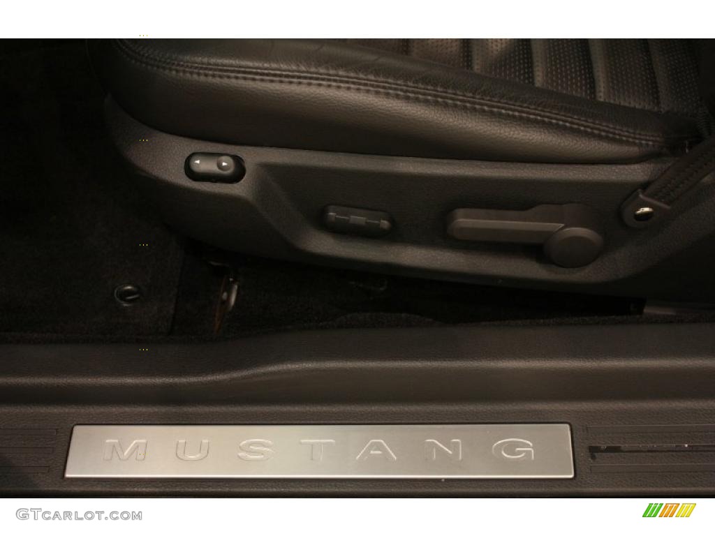 2006 Ford Mustang GT Premium Coupe Marks and Logos Photo #38696258