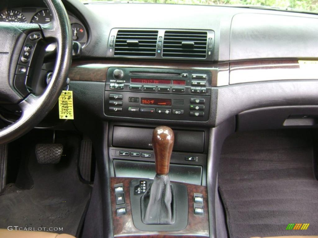 2003 BMW 3 Series 325xi Sedan Controls Photo #38697943