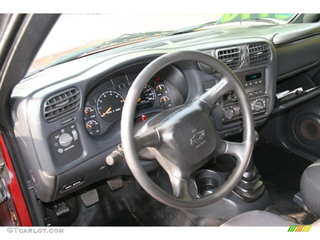 2003 Chevrolet S10 LS Regular Cab Graphite Steering Wheel Photo #38698483