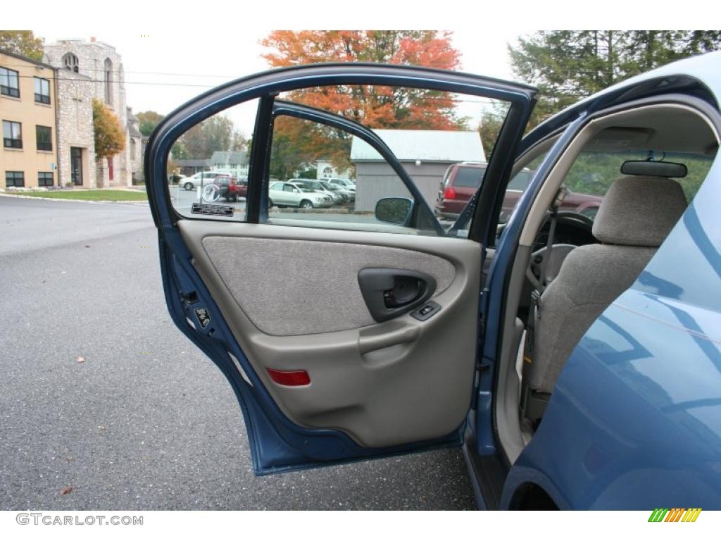 1998 Chevrolet Malibu Sedan Light Gray Door Panel Photo #38698523