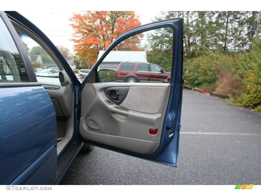 1998 Chevrolet Malibu Sedan Light Gray Door Panel Photo #38698543