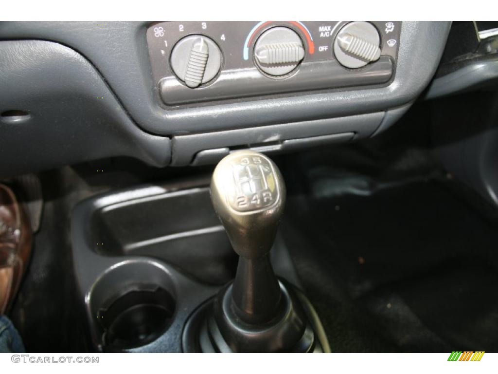 2003 Chevrolet S10 LS Regular Cab 5 Speed Manual Transmission Photo #38698615