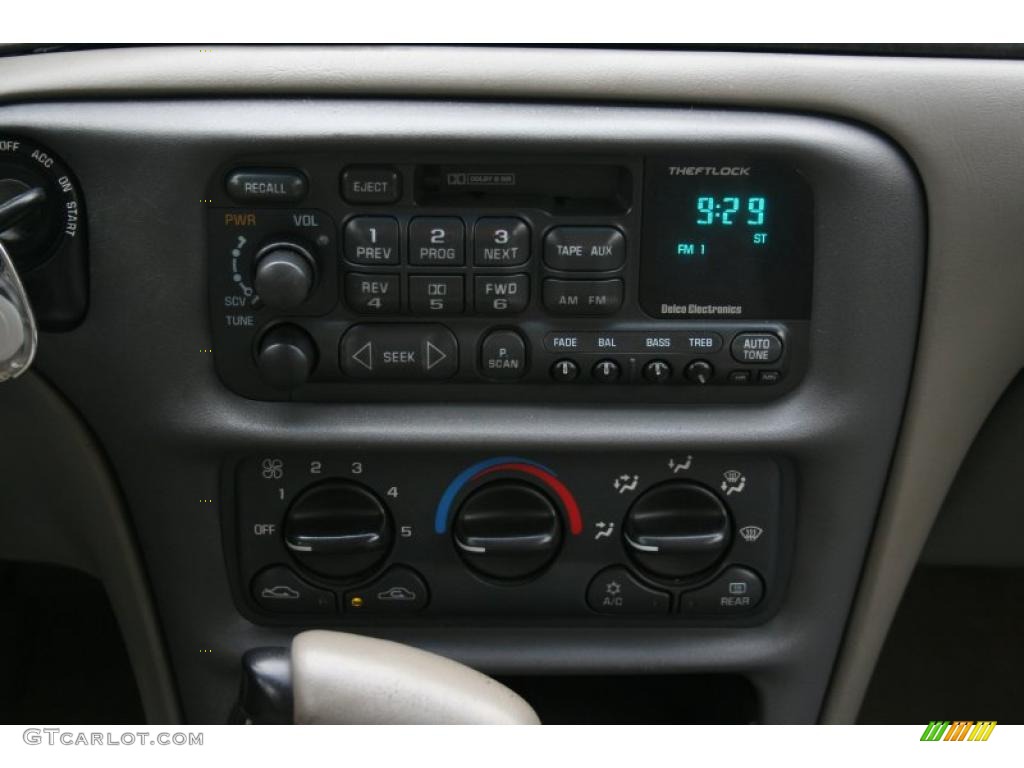 1998 Chevrolet Malibu Sedan Controls Photo #38698671