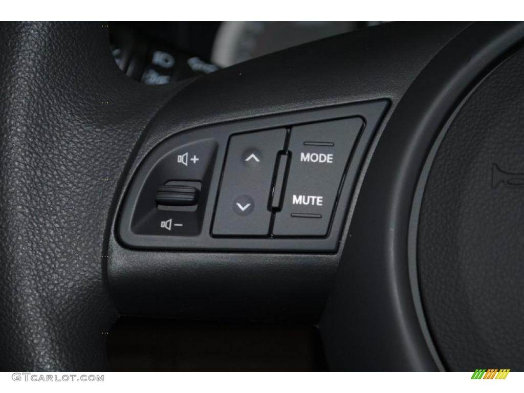 2011 Kia Forte EX 5 Door Controls Photo #38702327