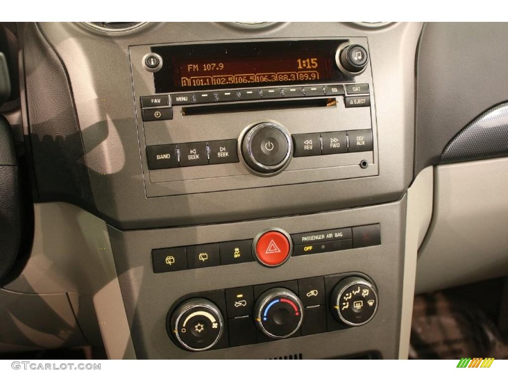 2010 Saturn VUE XE Controls Photo #38703771