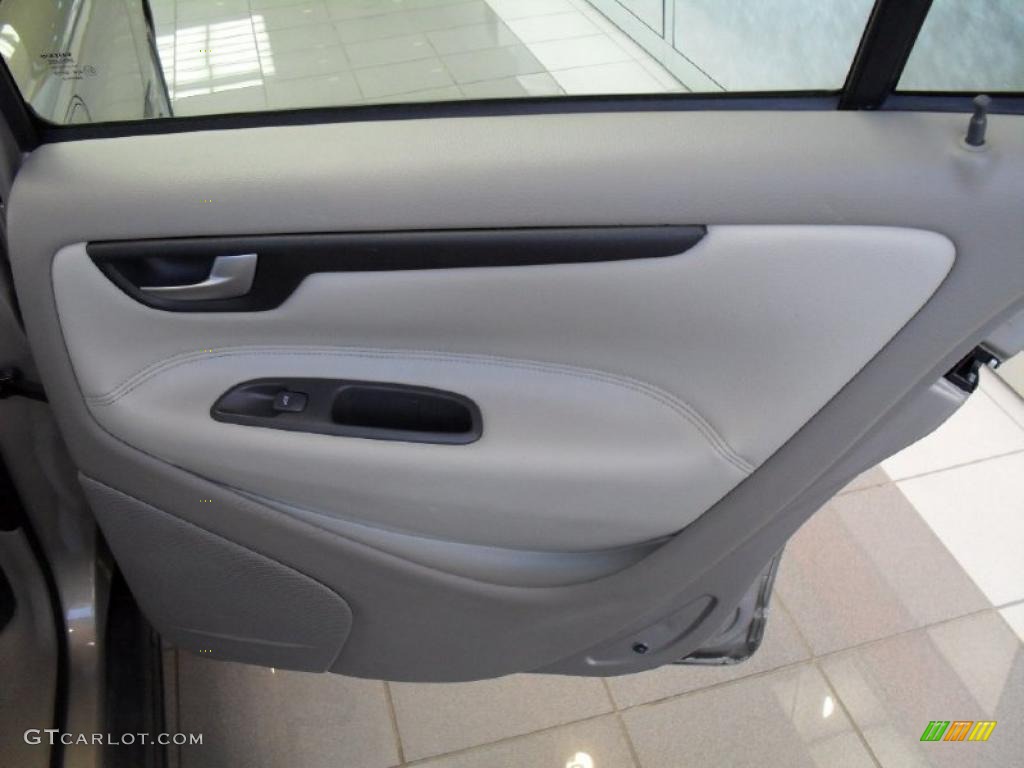 2002 Volvo S60 2.4 Beige/Light Sand Door Panel Photo #38706291