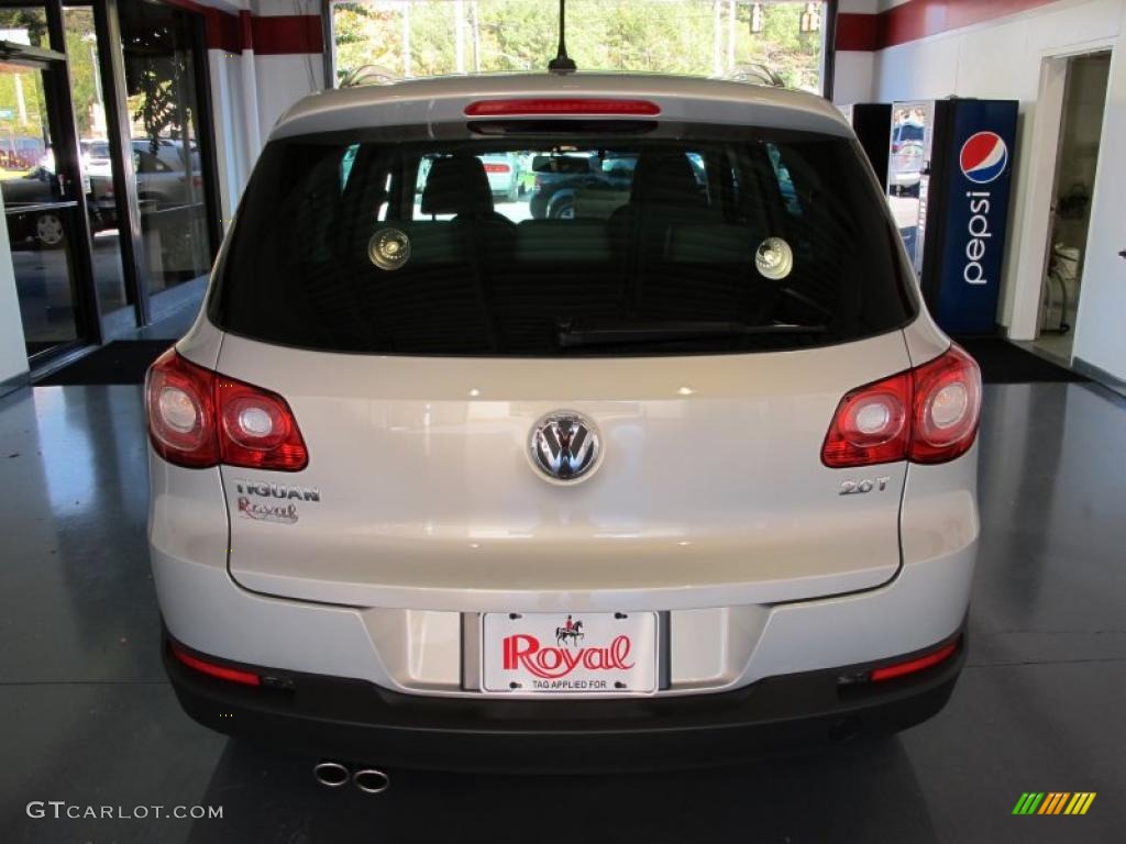 2011 Tiguan SE - White Gold Metallic / Sandstone photo #3