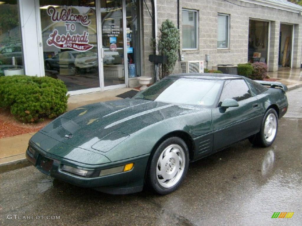 Polo Green Metallic Chevrolet Corvette