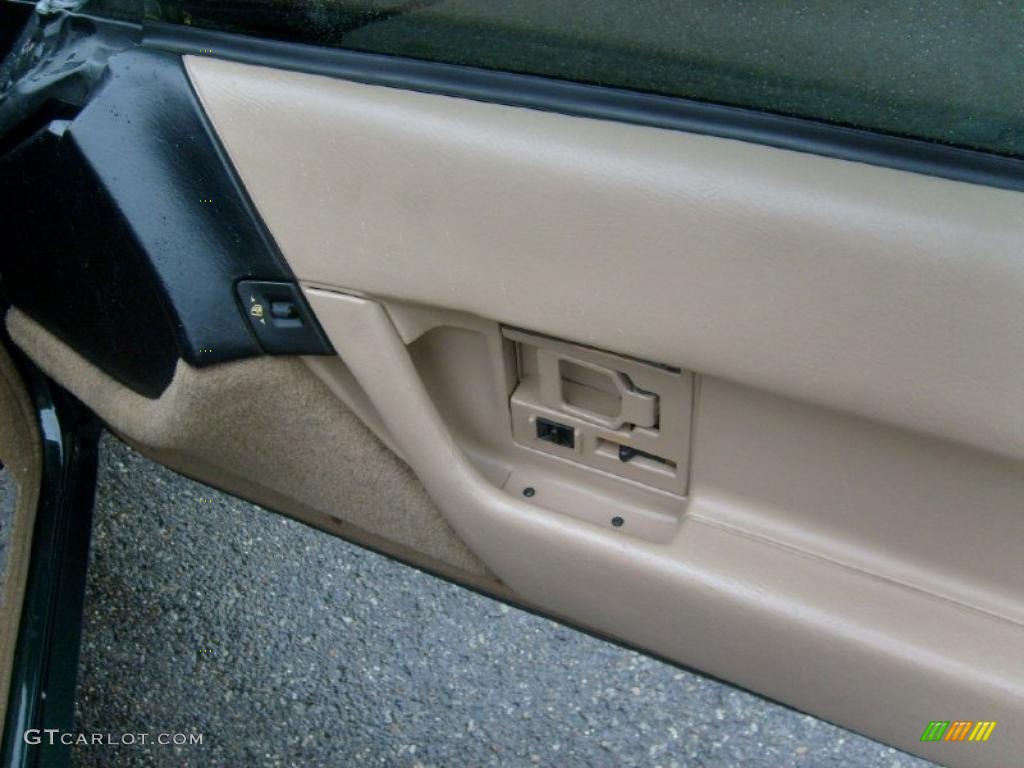 1993 Chevrolet Corvette Coupe Light Beige Door Panel Photo #38707827